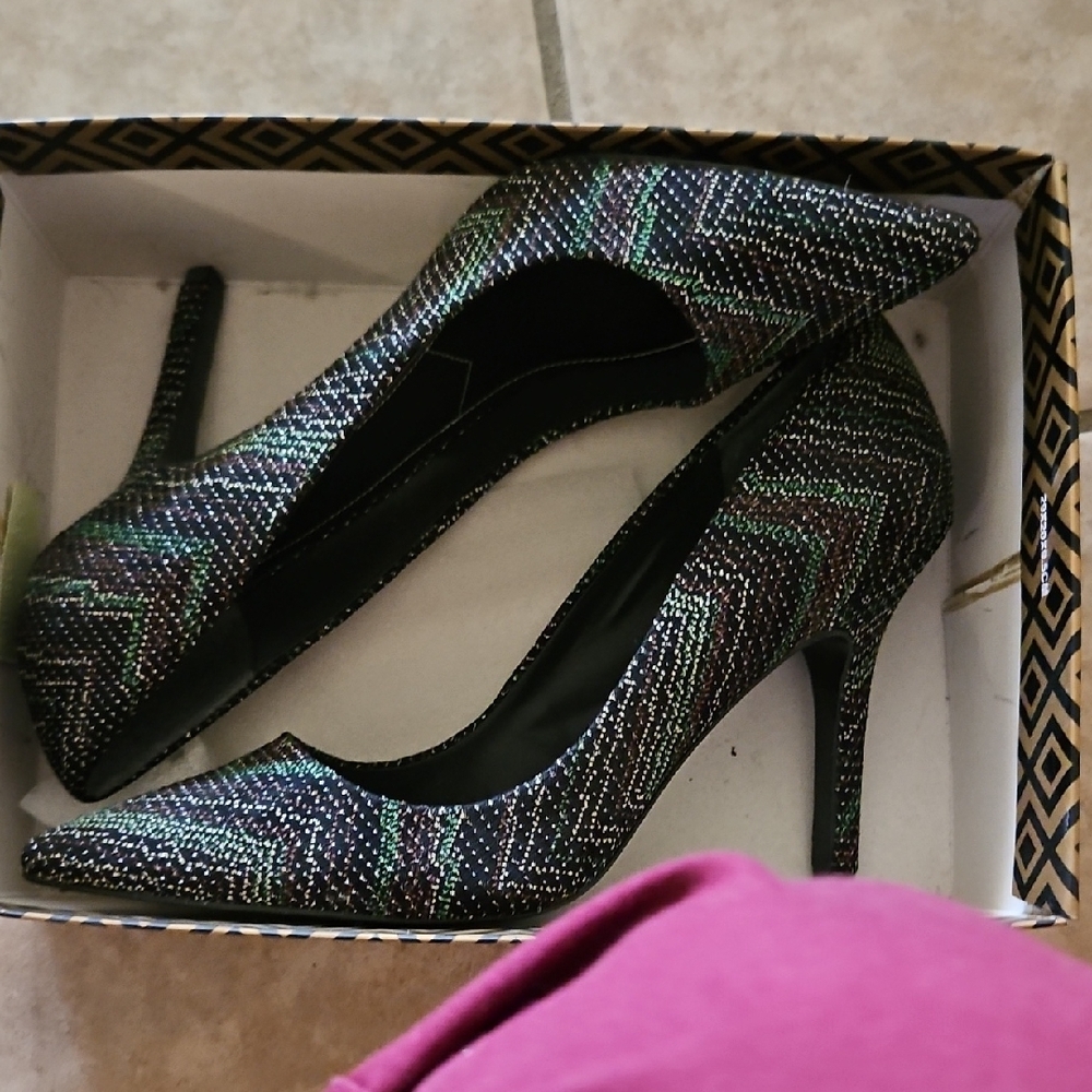 Elegant Black and Green Stilettos